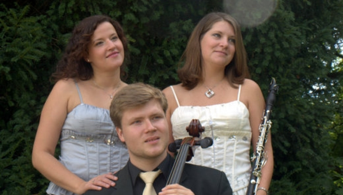 TRIO TONES (PŘED RADNICÍ)