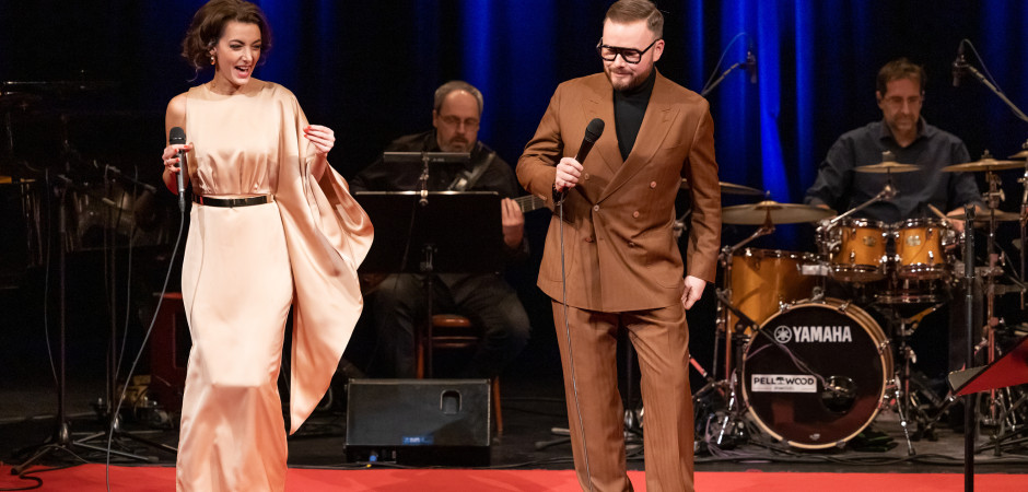 SMIGMATOR S DASHOU ODSTARTOVALI VÁNOCE V JABLONCI TRADIČNĚ VYPRODANÝM DIVADLEM