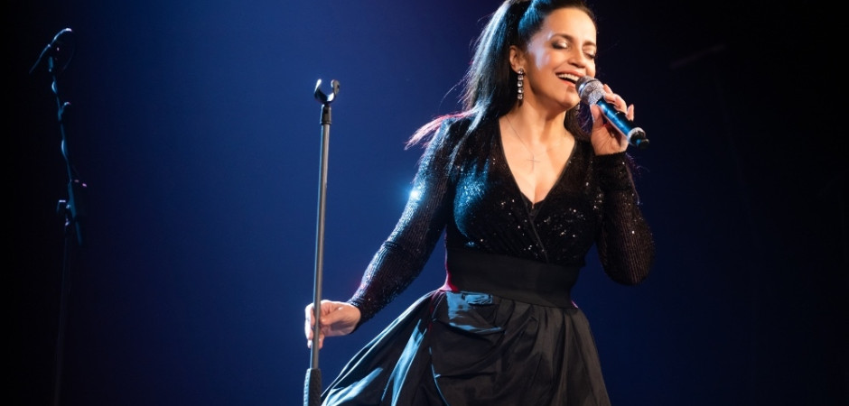 RECITÁL LUCIE BÍLÉ ZVEDL PUBLIKUM VE VYPRODANÉM DIVADLE ZE SEDADEL